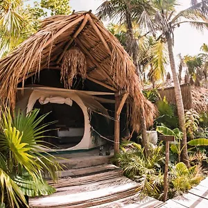Uman Glamping & Cenote Luxe tent