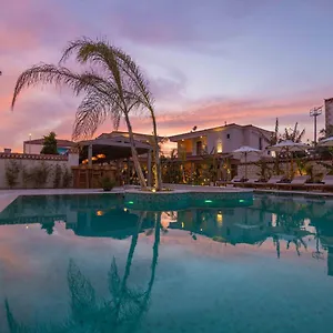 https://june-hotel-alacati.aegeanhotels.net